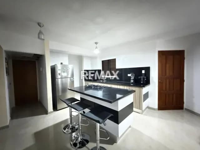 EN ALQUILER CON EXCLUSIVA: APARTAMENTO AMOBLADO. EN El CONJUNTO RESIDENCIAL CCP. Av. ALIRIO UGARTE PELAYO.