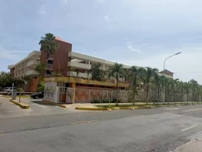 En Alquiler Apartamento con Puesto de Muelle en C.R. Las Marinas Golf, Lechería