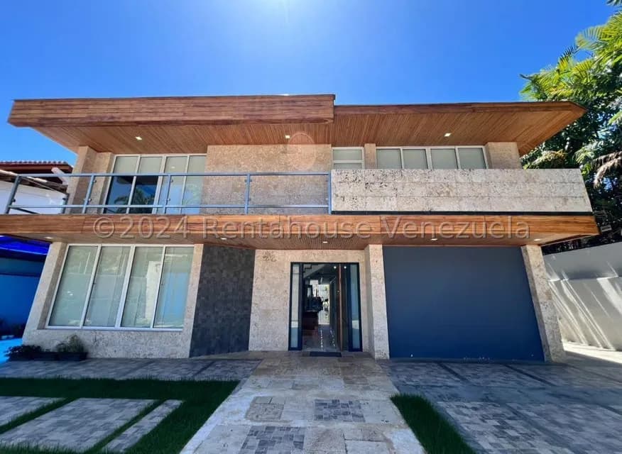 Casa (Duplex) en Venta en Prados del Este, Distrito Metropolitano