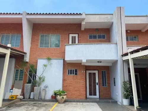 Alquiler Townhouse Residencias Doral Park Conjunto Cerrado Urbanización Mañongo Valencia Estado Carabobo(brigitte Miranda)