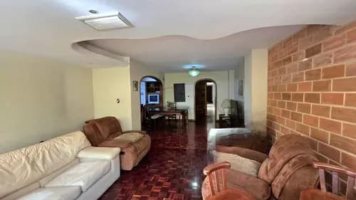 E-6791. Alexora Vende De Oportunidad 2 Apartamentos Unidos Para Remodelar O Independizar. (290 M2), En La Urb Viña. (8,6,2)