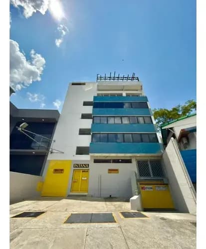 Se Vende/alquila Edificio Industrial En Prados Del Este 5030m²