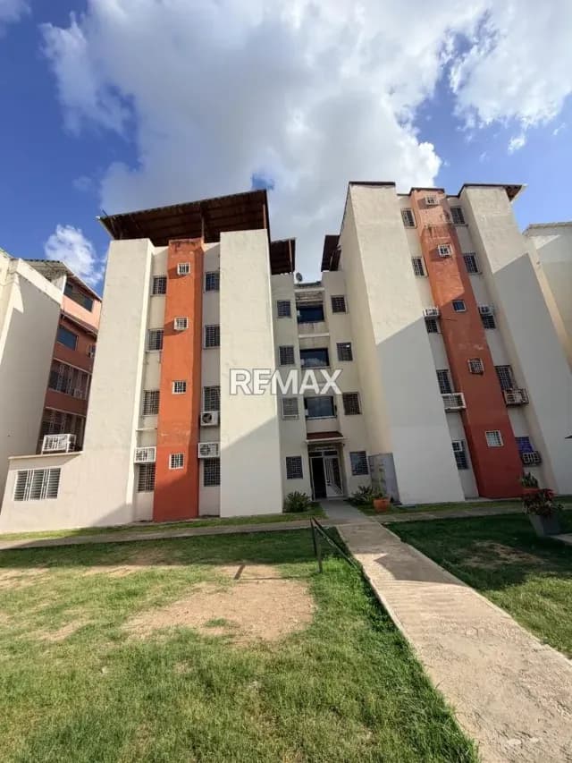 En Alquiler apartamento ubicado en Turmero Conj. Res. Los Ángeles