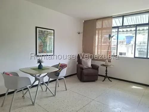 Apartamento En Venta Los Chaguaramos 26-21482