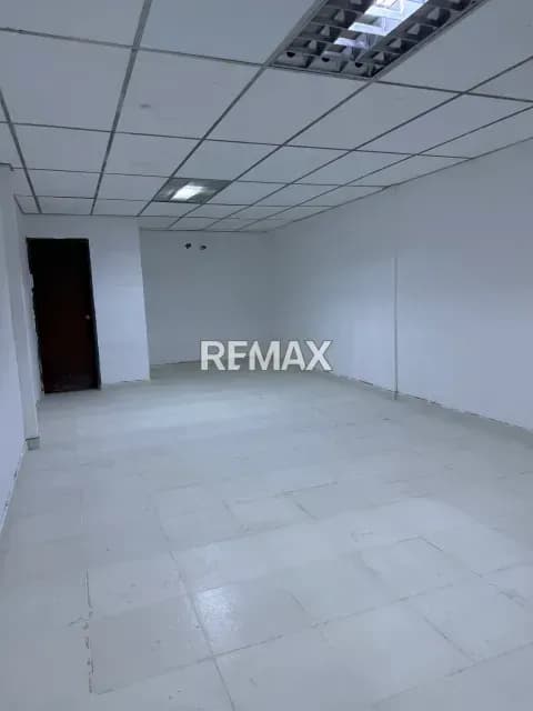 En Venta Local Comercial en Av. luis del Valle Garcia