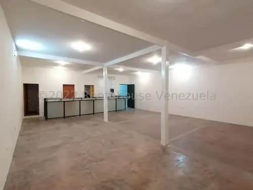 Maritza Lucena Alquila Amplio Y Versátil Local Comercial Al Este De Barquisimeto, Ideal Para Cualquier Negocio, Barra De Hierro Y Cristal, Tanque Subterráneo, Varios Puntos De Iluminación.