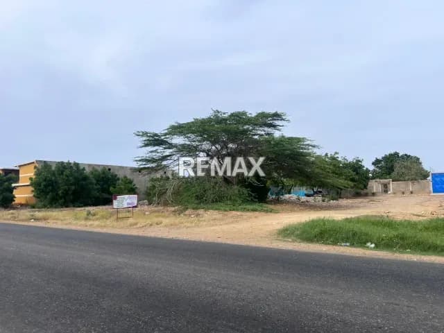 En venta Terreno a pie de la Av. Ollarvides