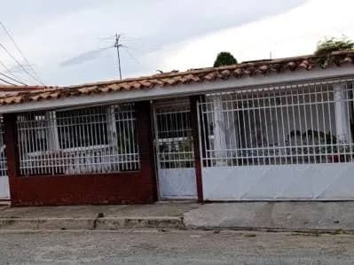 Se vende casa en la urbanización Fundacagua calle Maracay