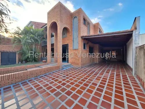 Casa En Venta Concepto Abierto Agradables Espacios Exteriores, Akmg El Parral Valencia 26-17631