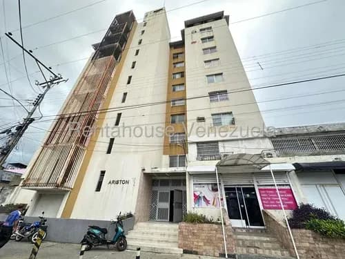 Local Comercial En Alquiler En El Centro De Maracay, 26-21309 Df