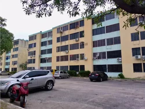 Apartamento En Alquiler Brisas De Paraparal Los Guayos Jg9998534