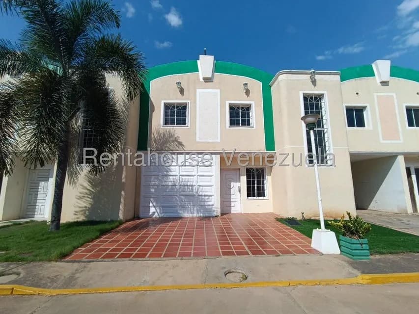 Townhouse (1 Nivel) en Venta en Carretera H, Zulia
