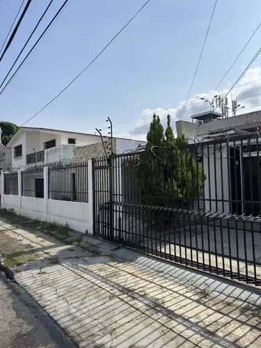 Juan Carlos Rodríguez Vende O Alquila Casa Comercial En La Trigaleña
