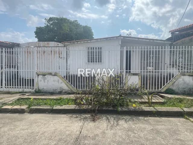 Casa en venta Urb La Fundacion con canchas, panaderías y comercios cerca ideal para tu nuevo hogar