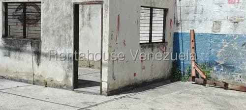 Maritza Lucena Vende Extenso Terreno En Centro De Barquisimeto, Ideal Para Desarrollar Proyecto Comercial O Industrial. Alto Flujo Vehicular Y Peatonal.