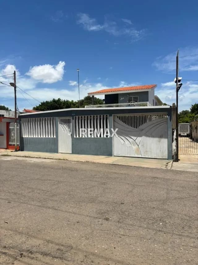 CASA AMOBLADA EN SECTOR AYACUCHO CERCA DE LA LIMPIA