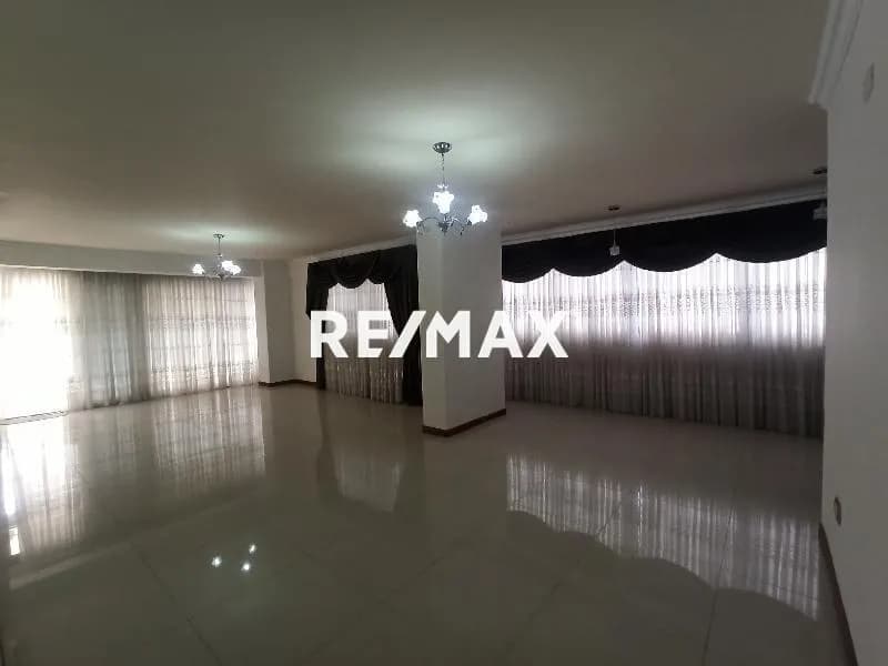 PH Douplex remodelado en Valles de Camoruco