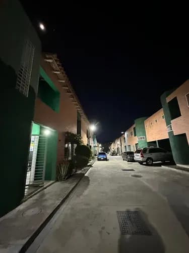 Townhouse De Oportunidad En San Diego Res Pozo Esmeralda-sl