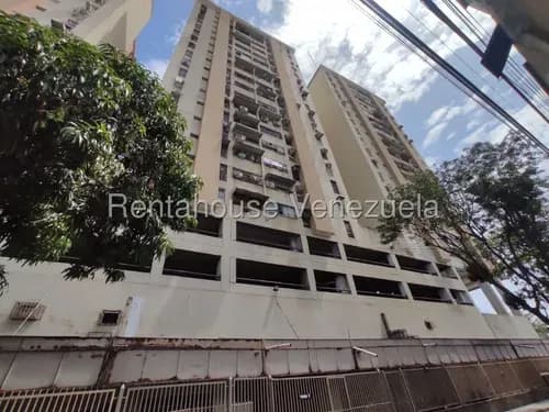 Apartamento En Venta En La Avenida Constitución Maracay, 26-15153 Df