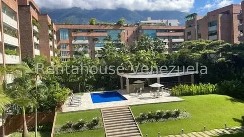 Venta De Ph En Campo Alegre En Calle Cerrada Y Terraza Con Vista Al Ávila 26-323