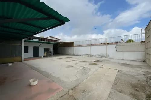 / Maria Elena Oropeza / Vende Espectacular Inversión / Galpón Local/ Alto Potencial Comercial / Luz 110 / 220 Y Conexión Trifásica/ Ubicación Estratégica/ Consta De Amplios Estacionamiento/ #26-11774/