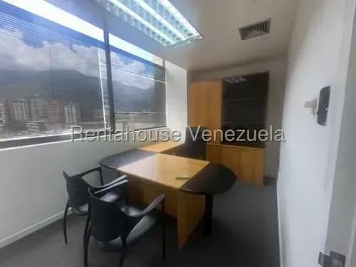 Agp Amplia Oficina De 88 Mt2 En Venta, En Torre Empresarial En Los Cortijos De Lourdes, Con Vista Al Ávila 26-3669 Ys