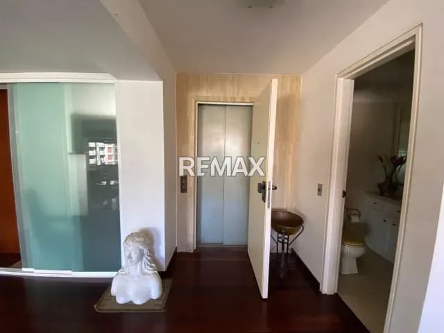 Tu nuevo hogar de lujo te espera! Exclusivo apartamento con vista panorámica