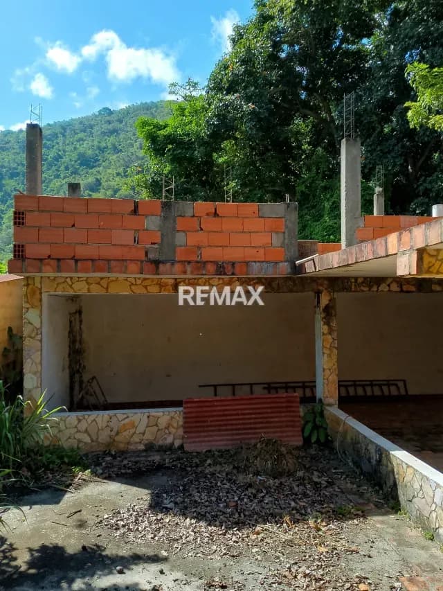 GRAN OPORTUNIDAD! En venta Terreno con estructura para construir un apartamento