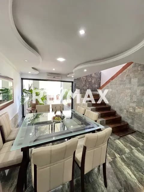 HERMOSO TOWN HOUSE DE LUJO DE 200 m² - LA MORITA 1