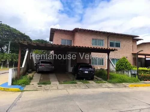 Teresita Luigi Vende Townhouse Ubicado En Carabobo, San Diego La Josefina Ii, Con Pozo De Agua, Planta Electrica Areas Comunes. 25-24460 Abril16