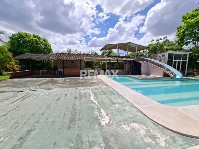 CASA EN VENTA EN EL SAFARI COUNTRY CLUB 2612 MTRS.