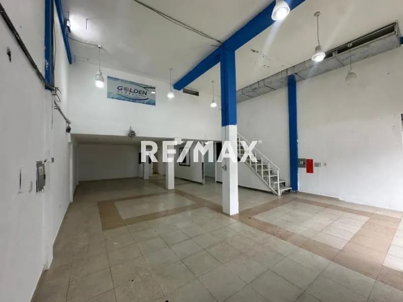 Local en Venta, Av. Ollarvides, Puerta Maraven.