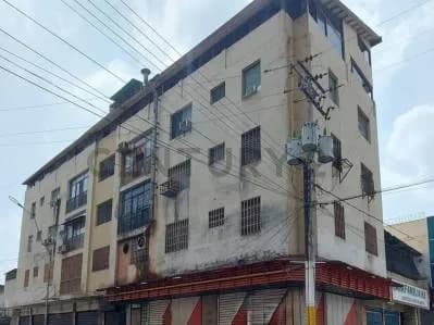 EDIFICIO de uso Comercial/Residencial en esquina, Listo para la VENTA zona PLC