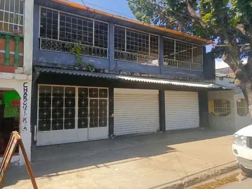 Ad, En Venta Casa Con Dos Locales Comerciales Ubicada En Plena Av. Branger