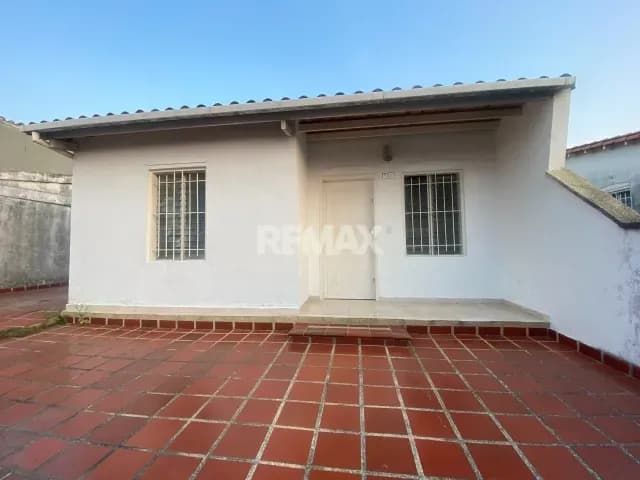 EN VENTA CASA EN URB. LLANO ALTO