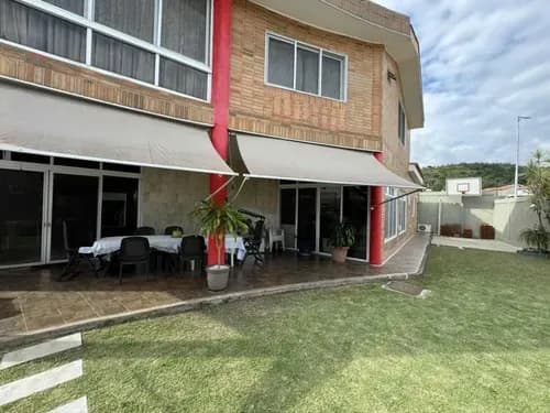 Casa Con Gazebo En Lomas Del Country, Lujo Y Exclusividad