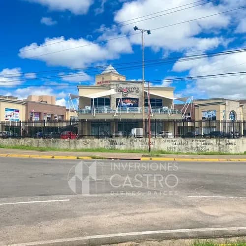 En Alquiler: Local Comercial De 505m2. Situado Estratégicamente En La Planta Baja Del Renombrado C.c. Costa América, Con Una Excelente Vista Hacia La Emblemática Redoma Chilemex De Puerto Ordaz
