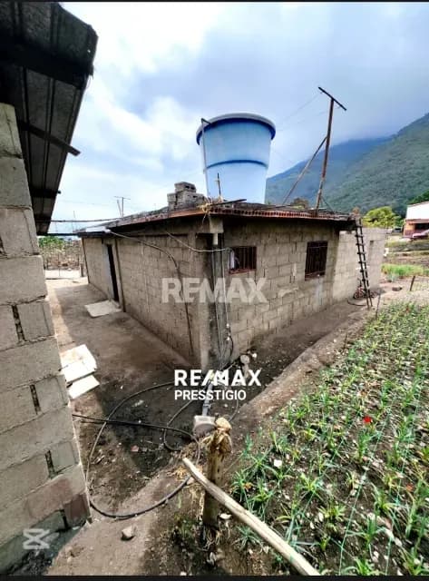 Casa con terreno en venta