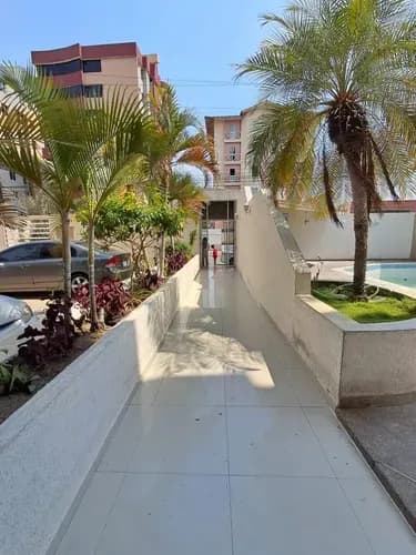 Re/max Abba Ofrece Para La Venta Apartamento En La Avenida Bolívar De Lechería, Conjunto Residencial Dinastía Iii.