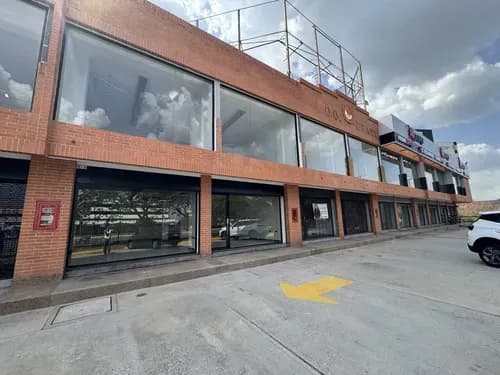 Meb, Local Comercial En Punto Estratégico A Pie De Calle Don Julio Centeno,327122