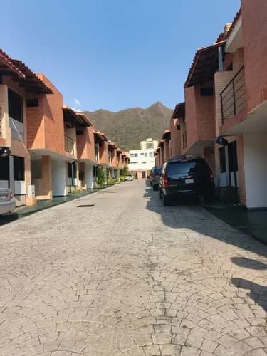 Tonwhouse En Venta, Mañongo Naguanagua Resd. Monte Libano, Mmol