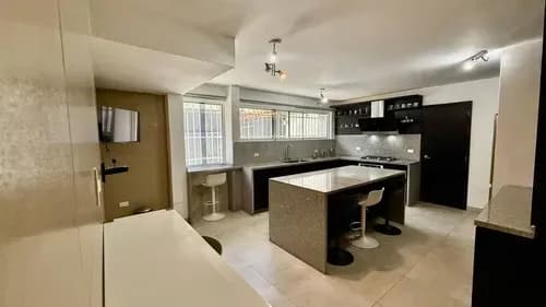 Se Vende Hermosa Y Amplia Casa De 2 Niveles En Urb Lomas Del Este, Valencia Edo Carabobo, Excelente Ubicación Urb Cerrada, Casa Amplia Remodelada En Su Totalidad. Cerca A La Autopista Arc