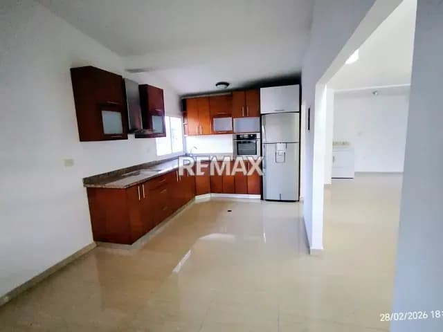 CASA DE ESQUINA EN VENTA LISTA DE HABITAR EN LA URBANIZACION PUERTAS DEL SUR
