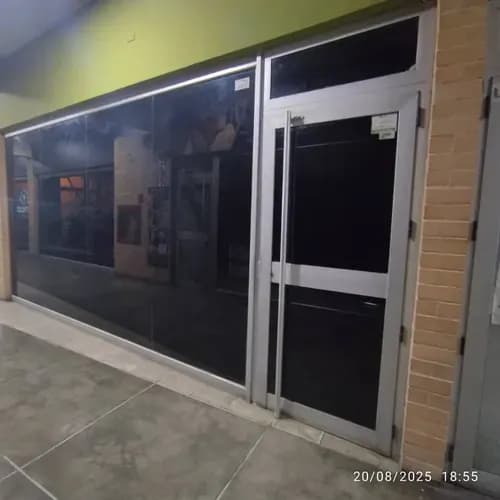 Local En Alquiler En Cc Brisas Del Valle San Diego Yt Yenny Teran Alquila