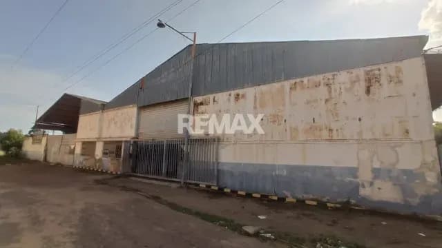 GALPON AV PRINCIPAL LOS HATICOS EN ALQUILER