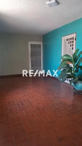 EN VENTA APARTAMENTO SIN AMOBLAR PISO 2