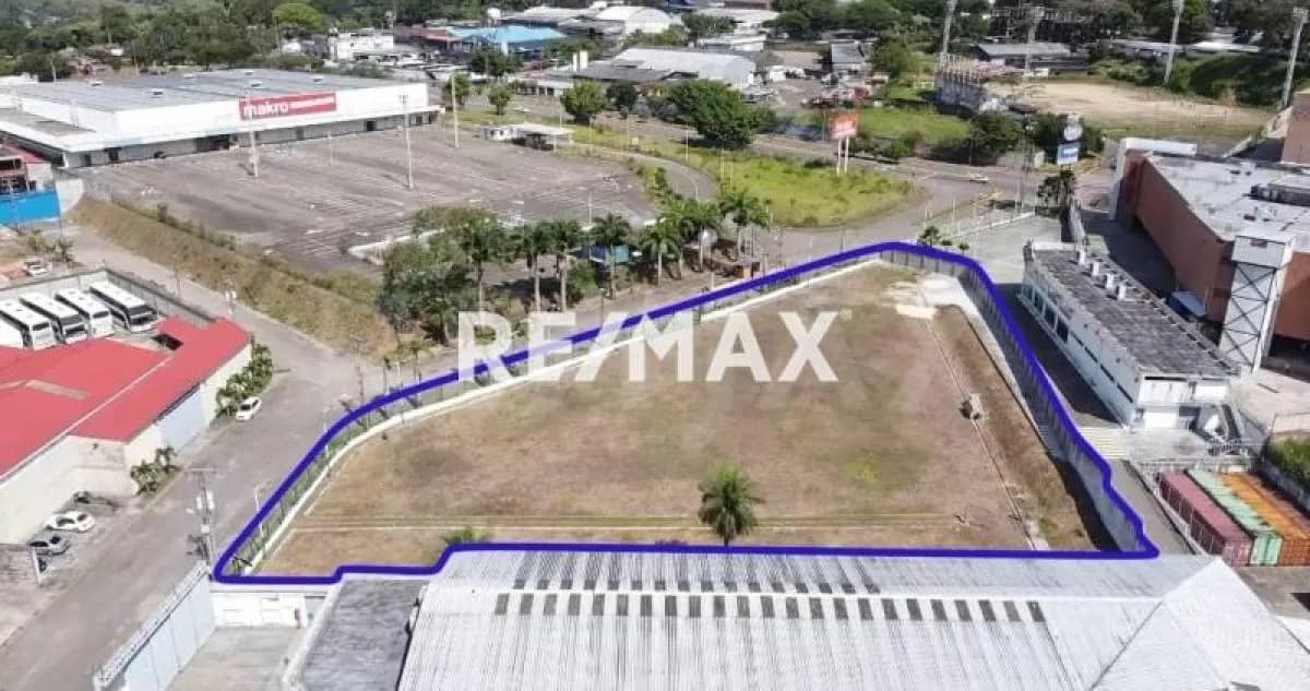 En Venta Espectacular terreno para desarrollar proyecto comercial o industrial con alta plusvalía, en Avenida Rotaria al lado de Makro