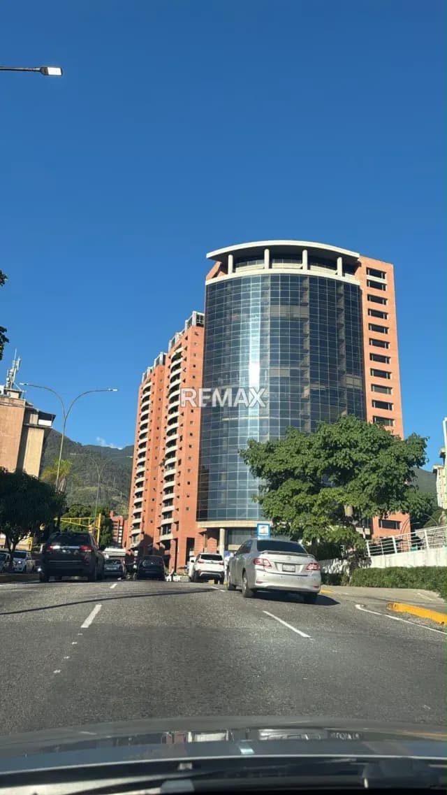 Alquilo Amplio Apartamento en Los Dos Caminos, 117M