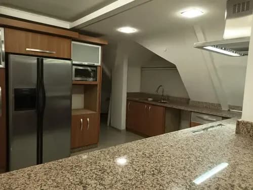 Casa En Colinas De Guataparo. Tipo Chalet. Valencia Edo Carabobo