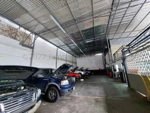 Montecristo !! Excelente Galpón, 630 M2, 3 Baños, Muy Bien Ubicado, Ideal Para Desarrollar Actividades Que Requieran Amplios Espacios Y Buena Altura. Ideal Para Taller, Cauchera Y Venta De Repuestos.